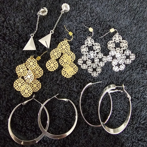 5 EARINGS - Picture 2 of 2